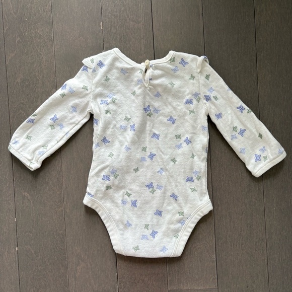 3/$20🌟 OshKosh B’gosh Butterfly Print Onesie, 6M - Picture 5 of 6